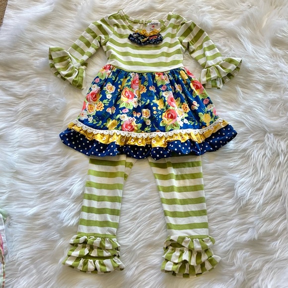 Counting Daisies Other - Counting Daisies Striped Floral Print Ruffle 2 Piece Set